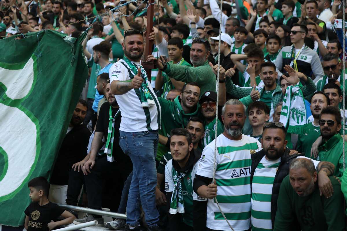 (FOTO GALERİ) BURSASPOR-BORNOVA FK TARAFTAR FOTOĞRAFLARI-2