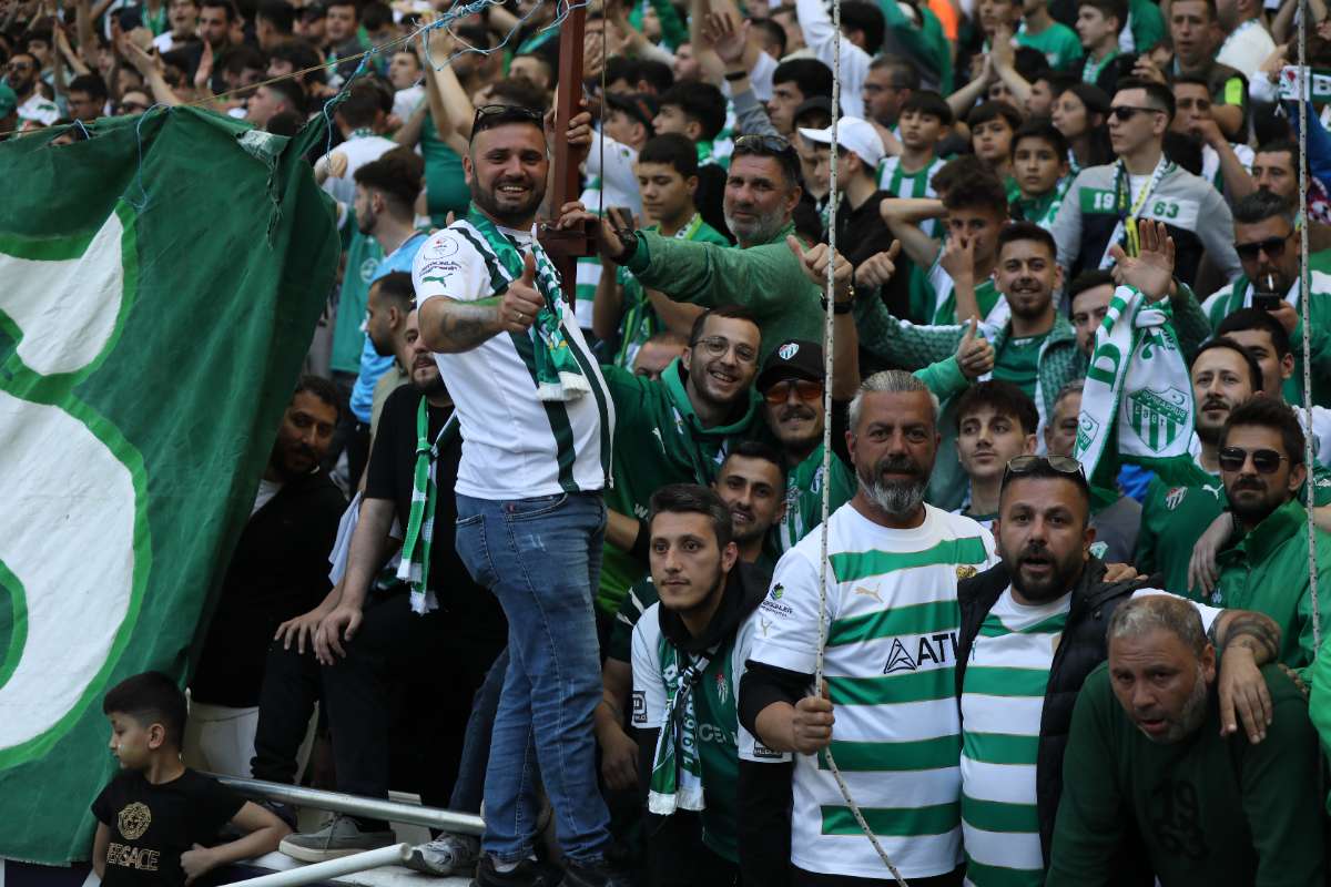 (FOTO GALERİ) BURSASPOR-BORNOVA FK TARAFTAR FOTOĞRAFLARI-2