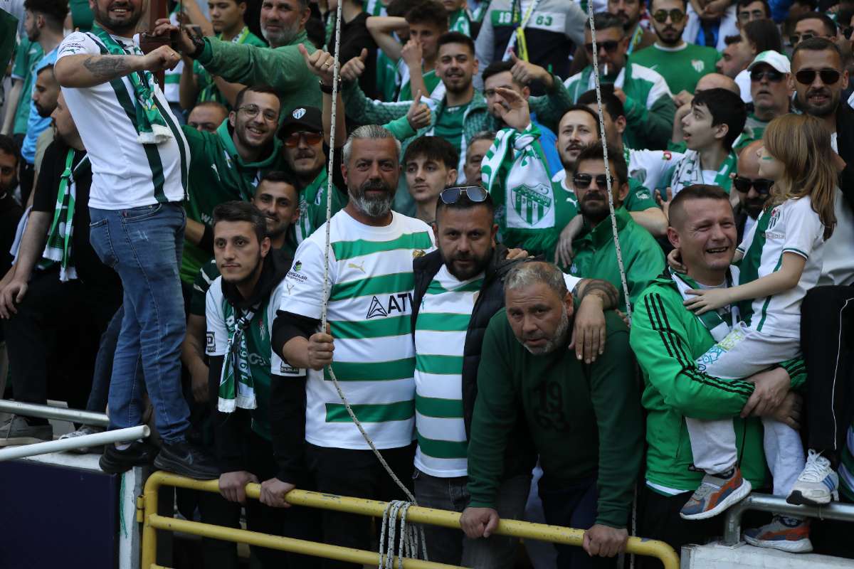 (FOTO GALERİ) BURSASPOR-BORNOVA FK TARAFTAR FOTOĞRAFLARI-2