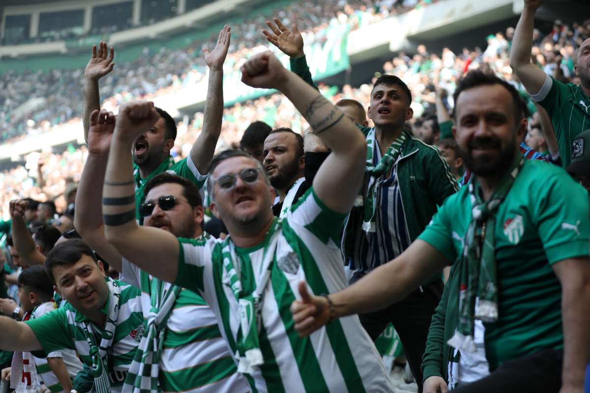 (FOTO GALERİ) BURSASPOR-BORNOVA FK TARAFTAR FOTOĞRAFLARI-2