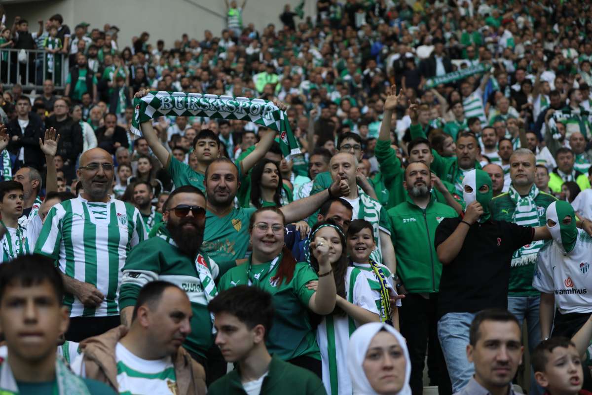 (FOTO GALERİ) BURSASPOR-BORNOVA FK TARAFTAR FOTOĞRAFLARI-2
