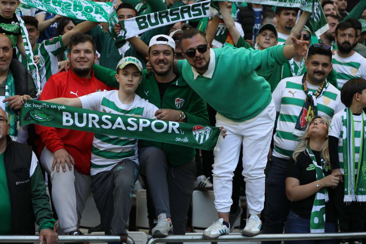 (FOTO GALERİ) BURSASPOR-BORNOVA FK TARAFTAR FOTOĞRAFLARI-2