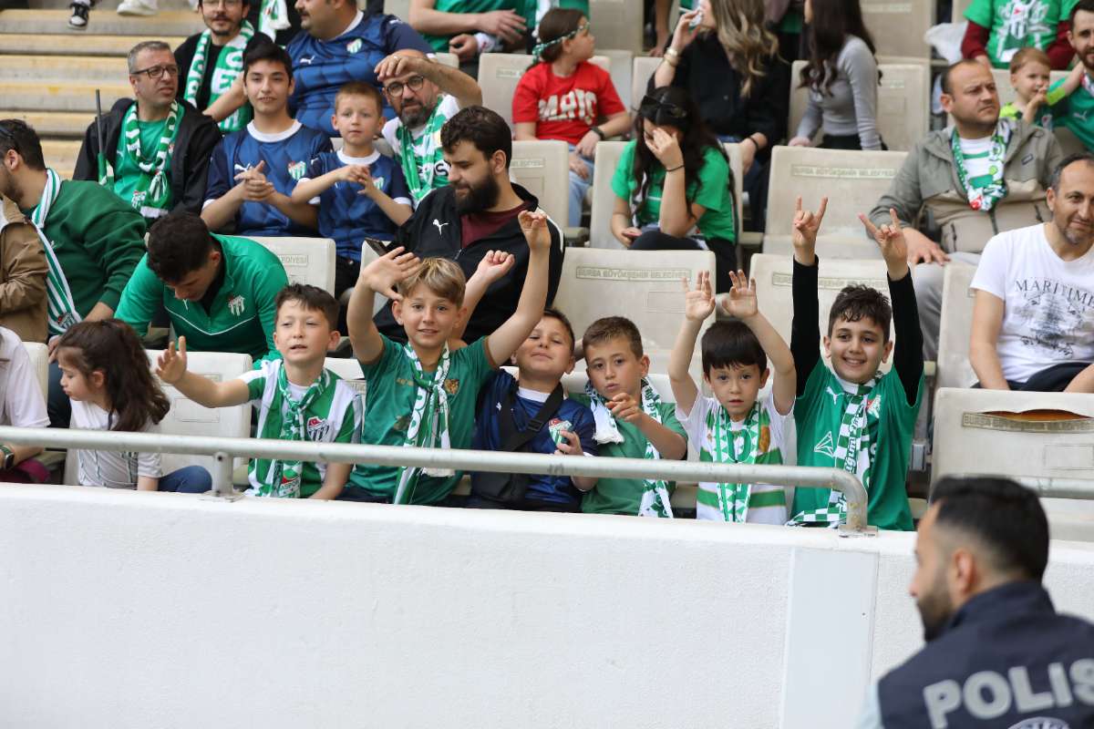 (FOTO GALERİ) BURSASPOR-BORNOVA FK TARAFTAR FOTOĞRAFLARI-2