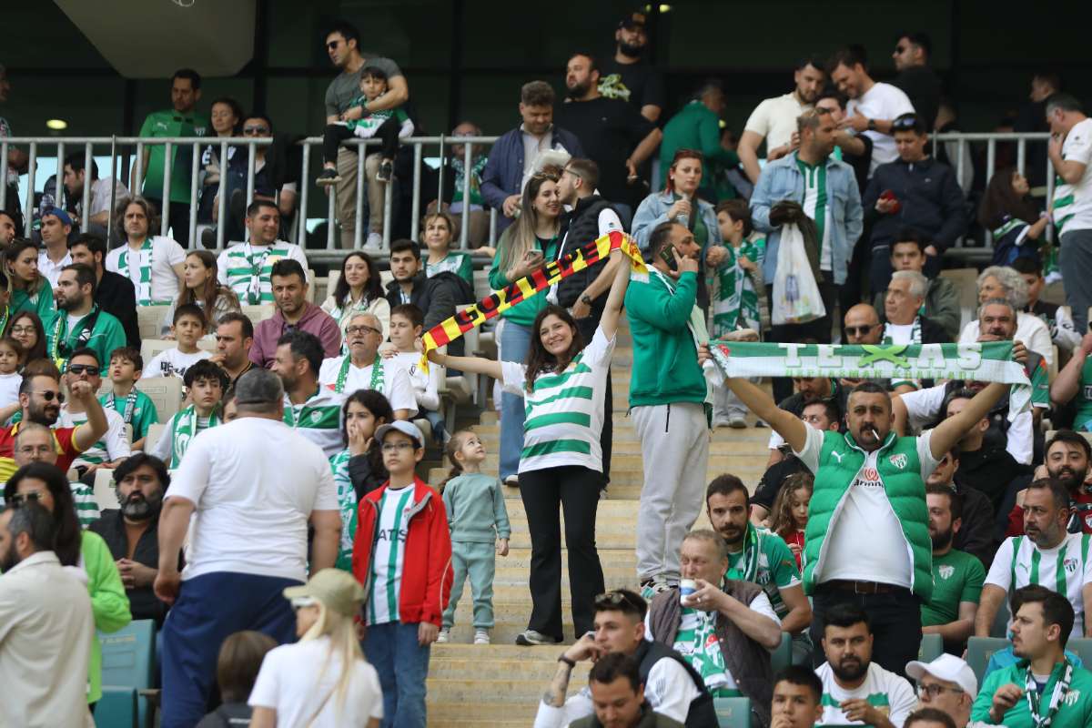 (FOTO GALERİ) BURSASPOR-BORNOVA FK TARAFTAR FOTOĞRAFLARI-2