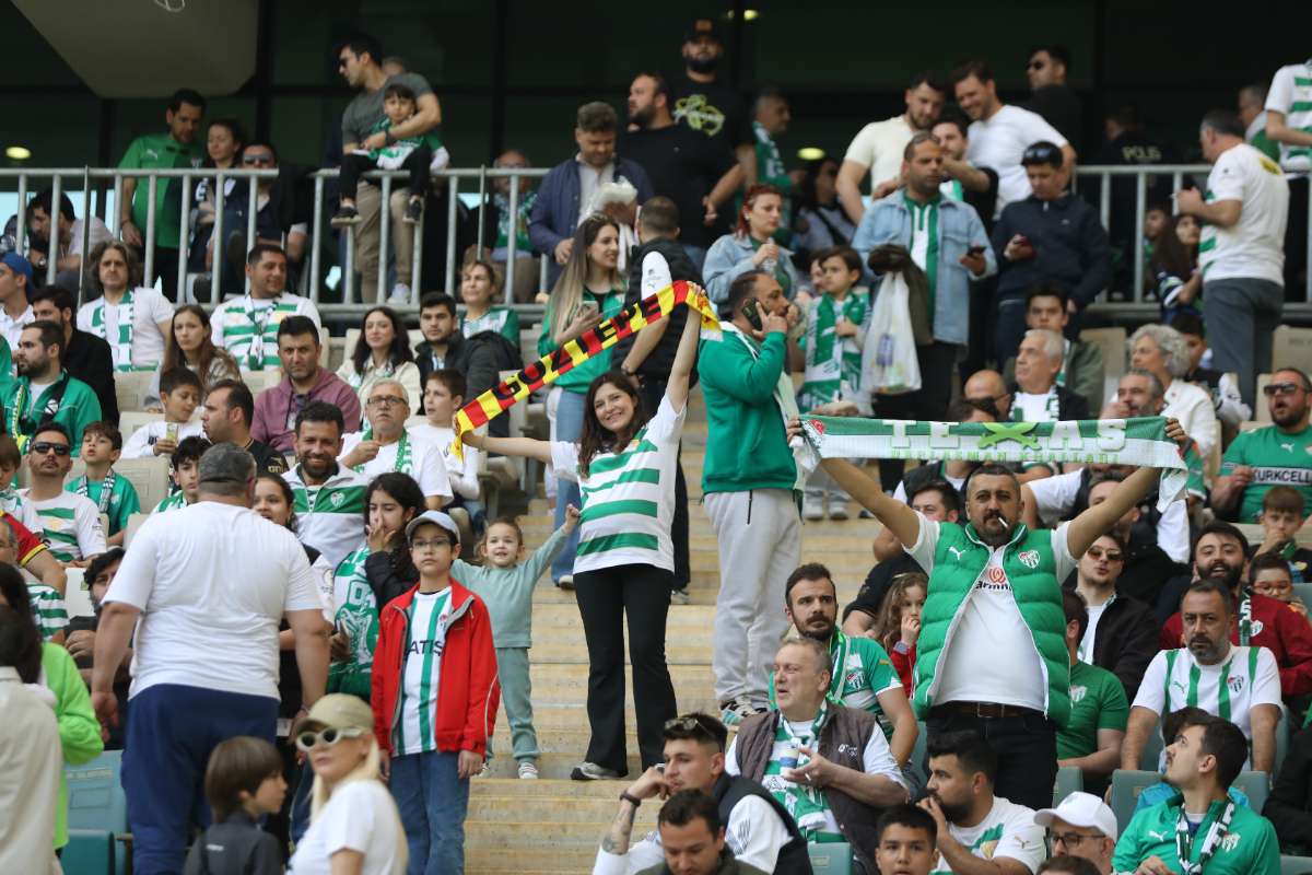 (FOTO GALERİ) BURSASPOR-BORNOVA FK TARAFTAR FOTOĞRAFLARI-2