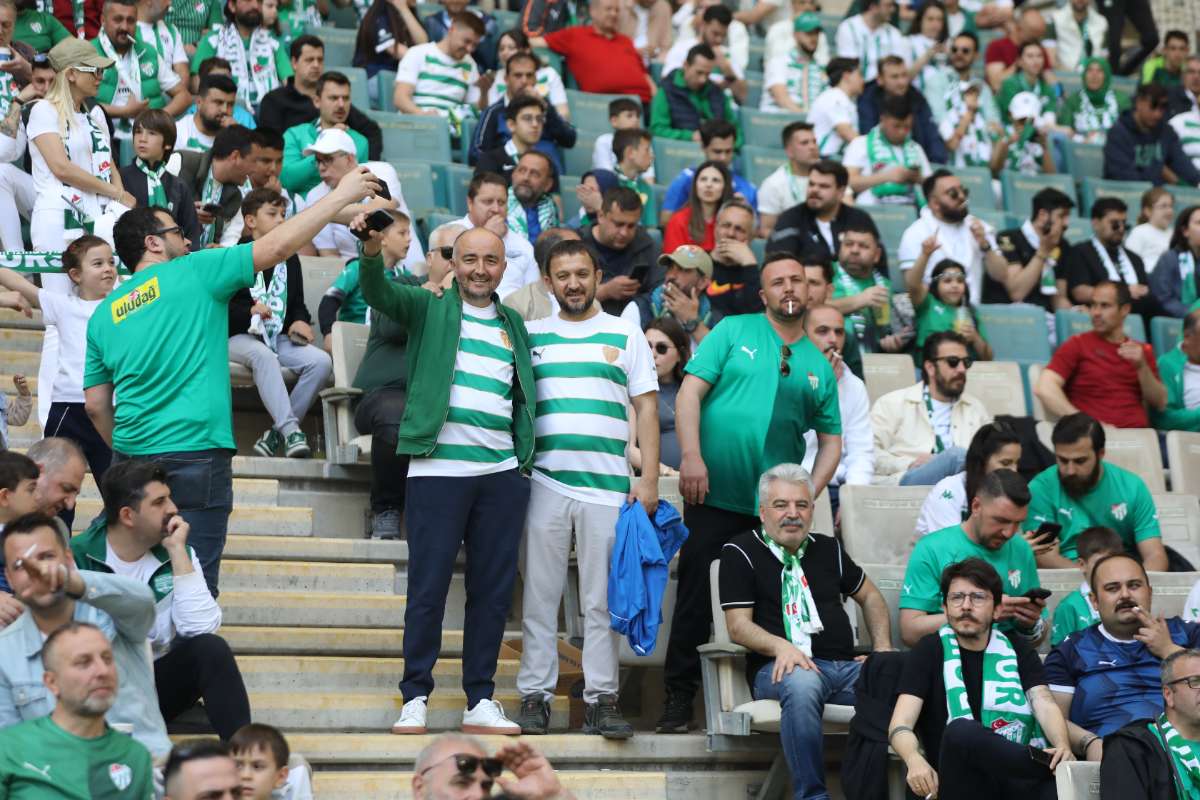(FOTO GALERİ) BURSASPOR-BORNOVA FK TARAFTAR FOTOĞRAFLARI-2