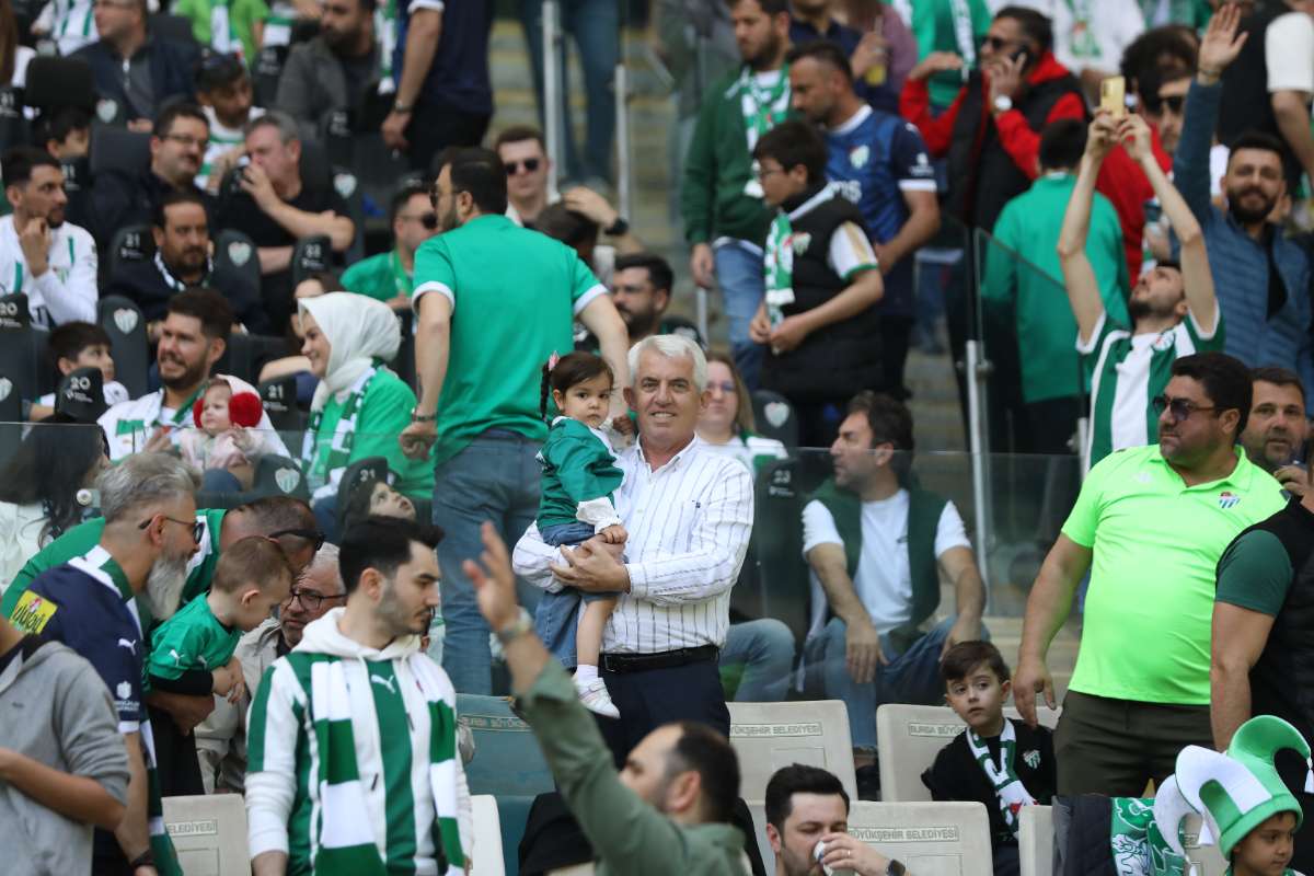 (FOTO GALERİ) BURSASPOR-BORNOVA FK TARAFTAR FOTOĞRAFLARI-2