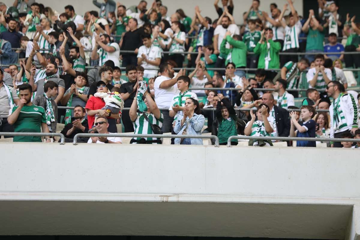 (FOTO GALERİ) BURSASPOR-BORNOVA FK TARAFTAR FOTOĞRAFLARI-2