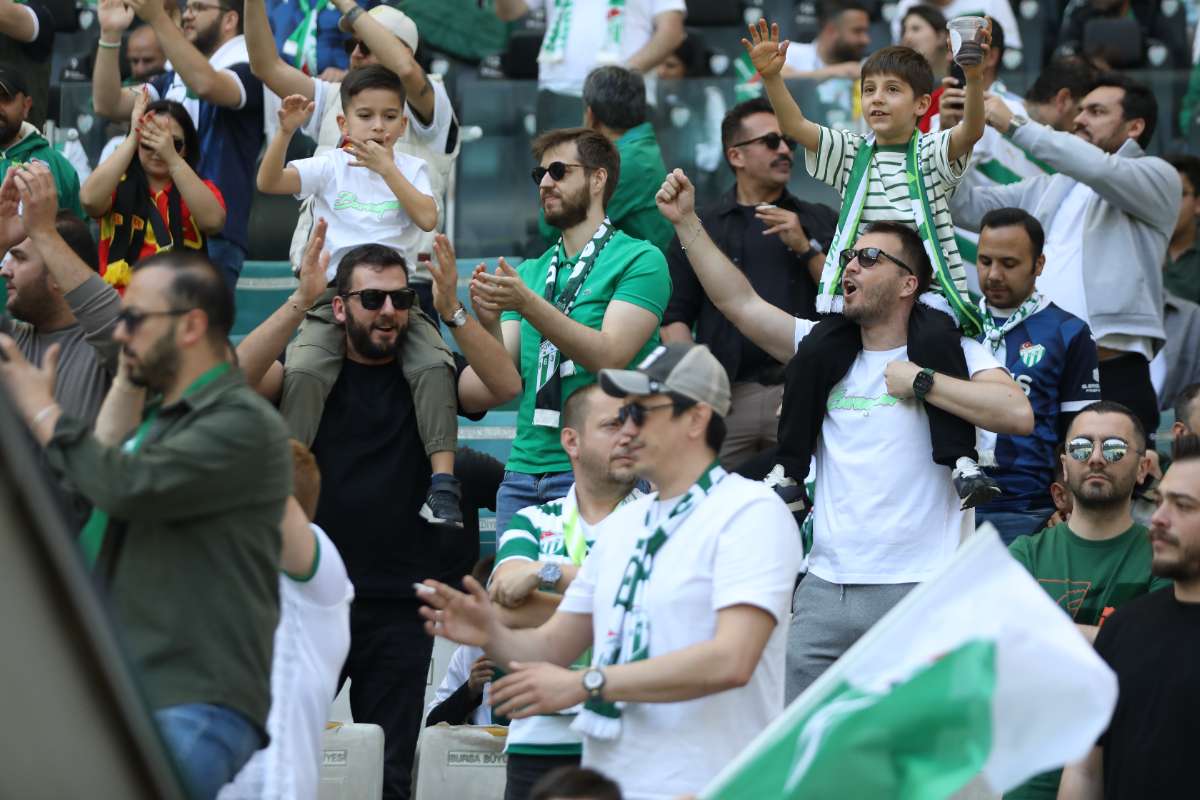 (FOTO GALERİ) BURSASPOR-BORNOVA FK TARAFTAR FOTOĞRAFLARI-2