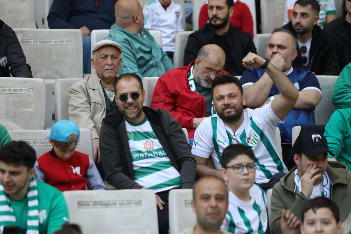 (FOTO GALERİ) BURSASPOR-BORNOVA FK TARAFTAR FOTOĞRAFLARI-2