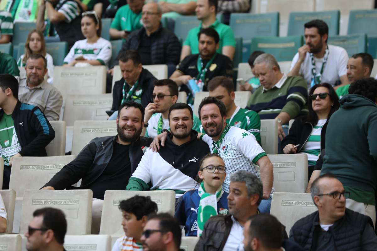(FOTO GALERİ) BURSASPOR-BORNOVA FK TARAFTAR FOTOĞRAFLARI-2