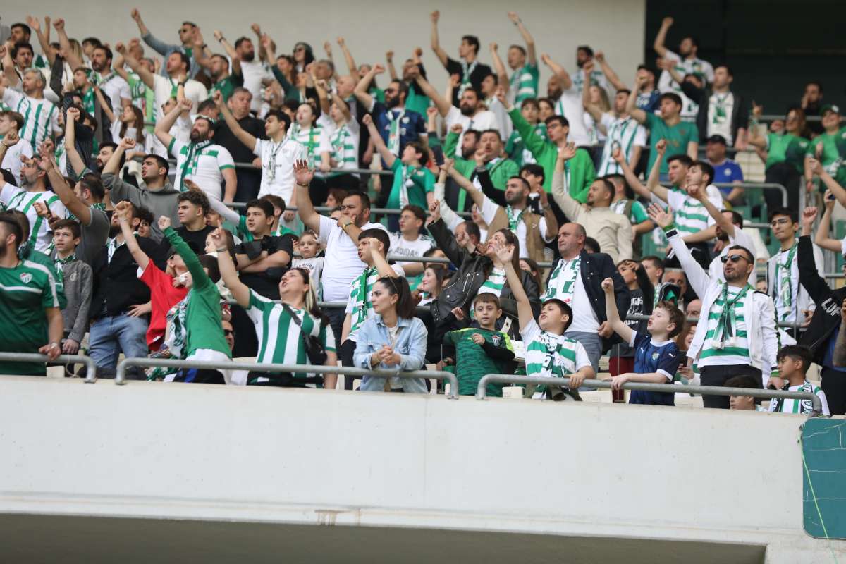 (FOTO GALERİ) BURSASPOR-BORNOVA FK TARAFTAR FOTOĞRAFLARI-2