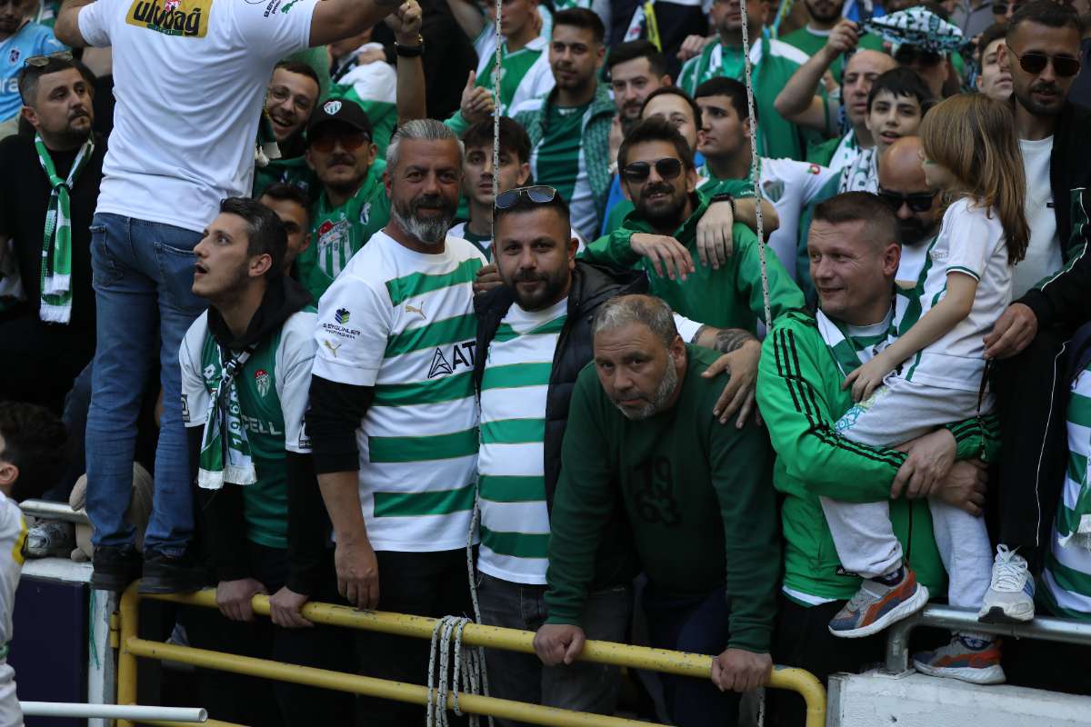 (FOTO GALERİ) BURSASPOR-BORNOVA FK TARAFTAR FOTOĞRAFLARI-2