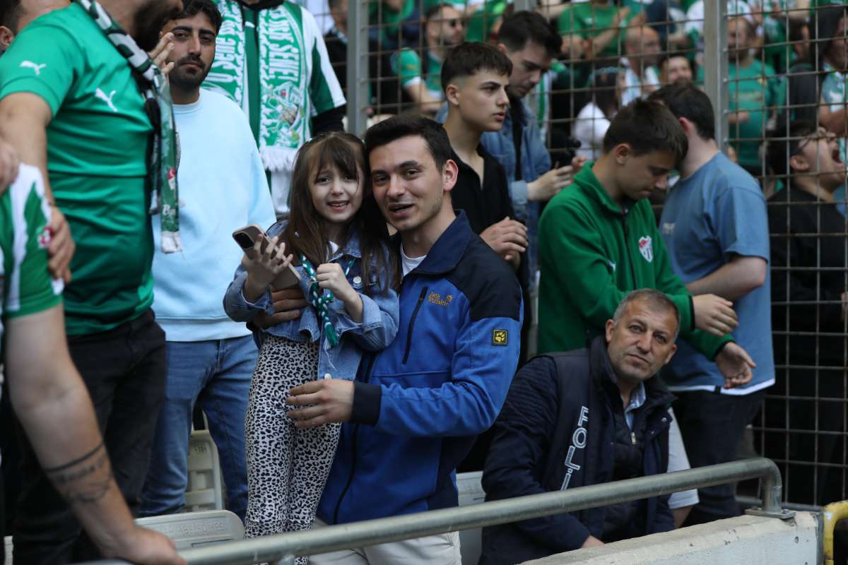 (FOTO GALERİ) BURSASPOR-BORNOVA FK TARAFTAR FOTOĞRAFLARI-2