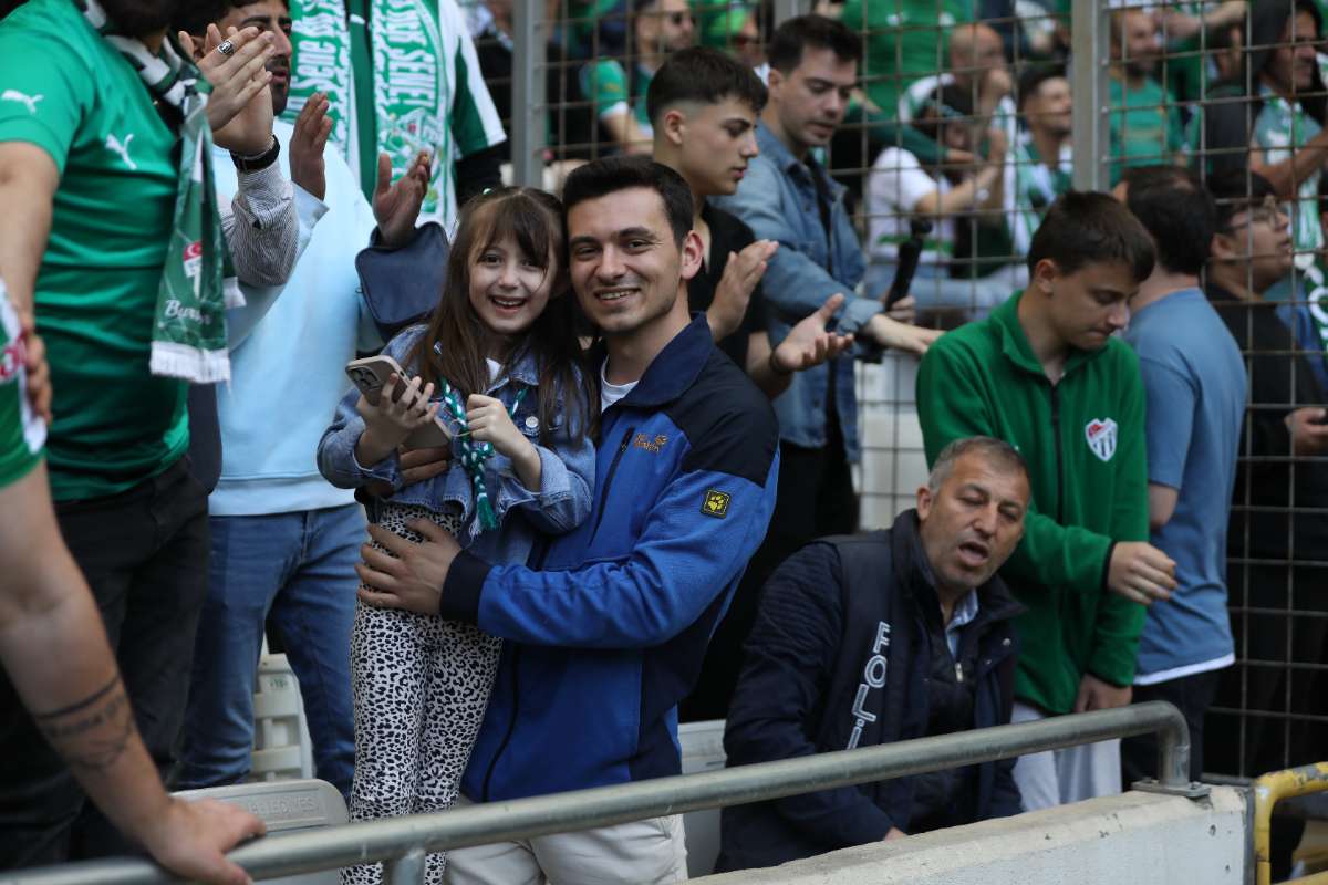 (FOTO GALERİ) BURSASPOR-BORNOVA FK TARAFTAR FOTOĞRAFLARI-2