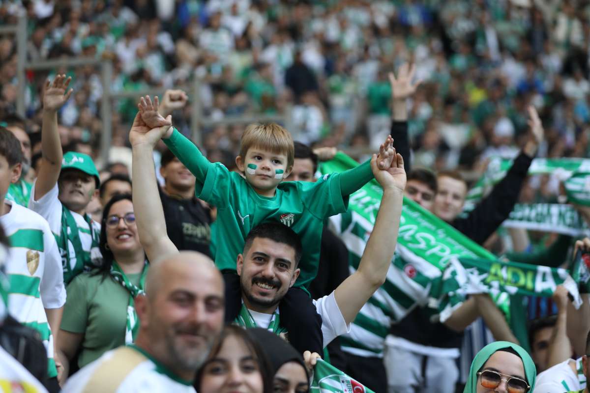 (FOTO GALERİ) BURSASPOR-BORNOVA FK TARAFTAR FOTOĞRAFLARI-2