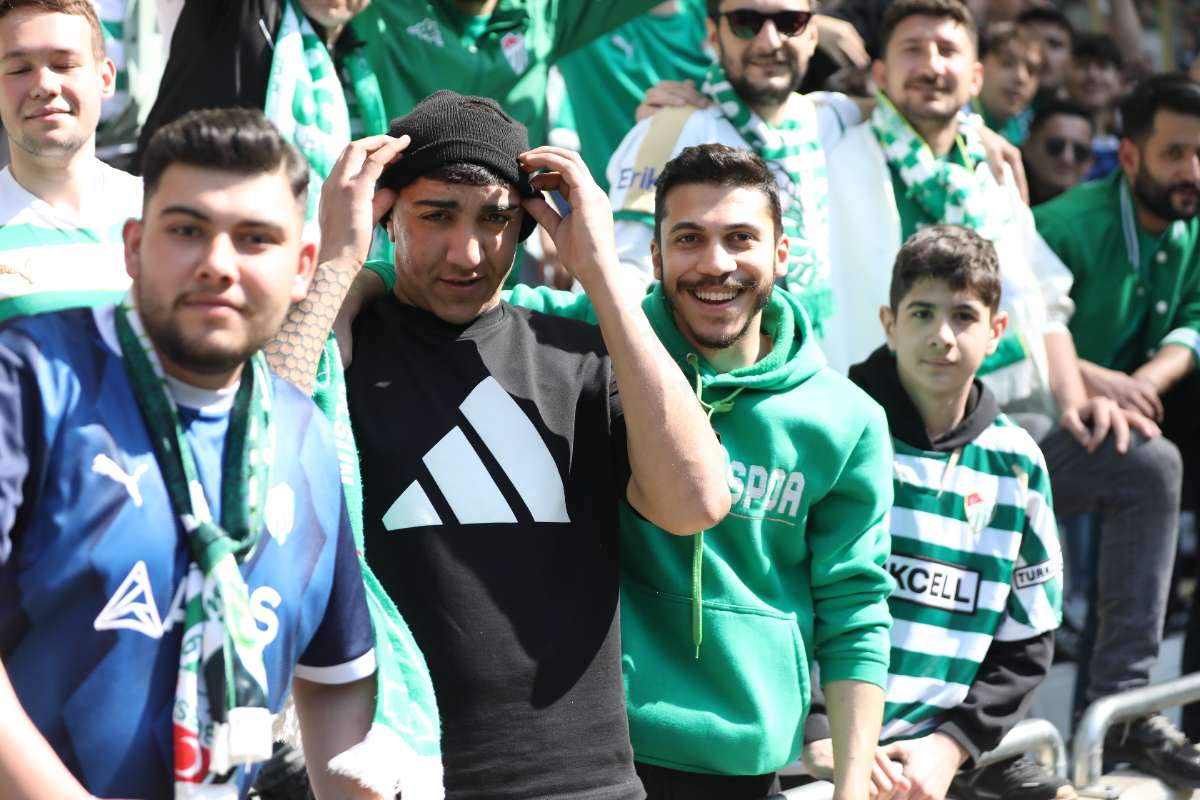 (FOTO GALERİ) BURSASPOR-BORNOVA FK TARAFTAR FOTOĞRAFLARI-2