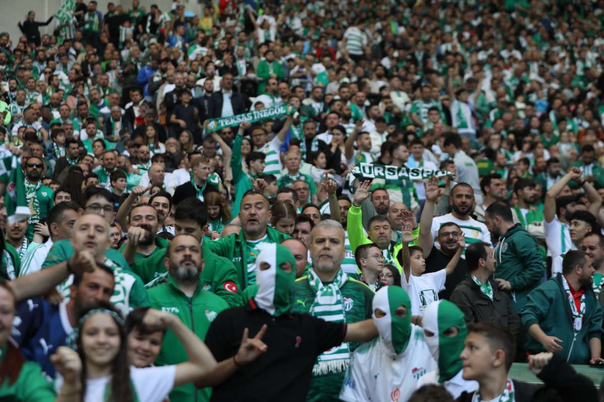 (FOTO GALERİ) BURSASPOR-BORNOVA FK TARAFTAR FOTOĞRAFLARI-2
