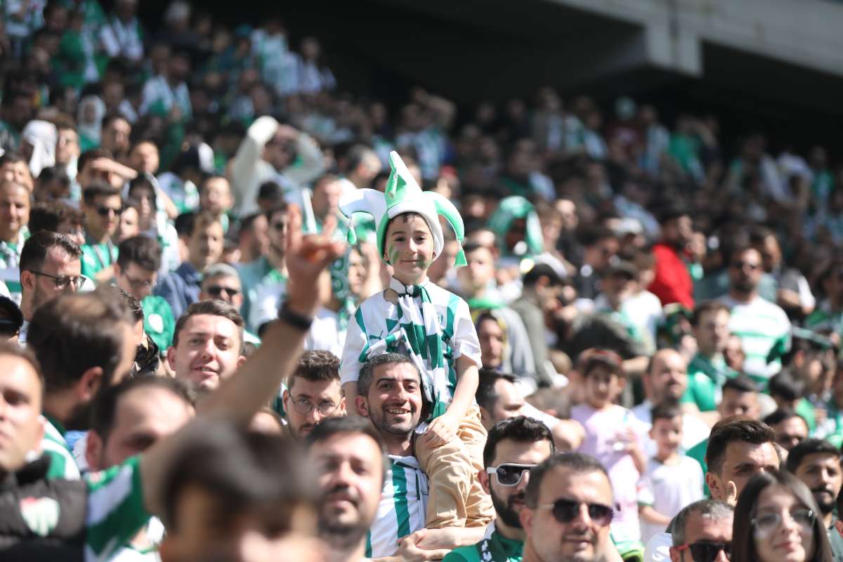 (FOTO GALERİ) BURSASPOR-BORNOVA FK TARAFTAR FOTOĞRAFLARI-2