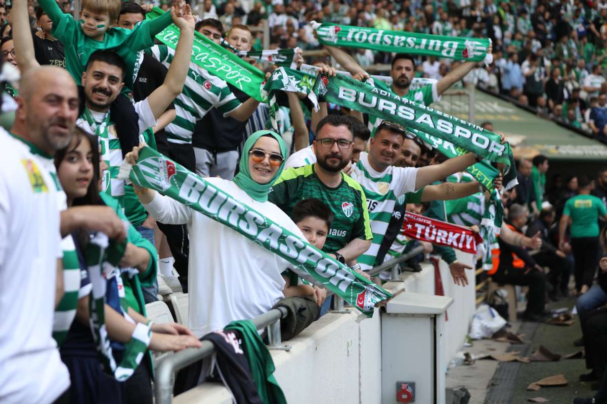 (FOTO GALERİ) BURSASPOR-BORNOVA FK TARAFTAR FOTOĞRAFLARI-2