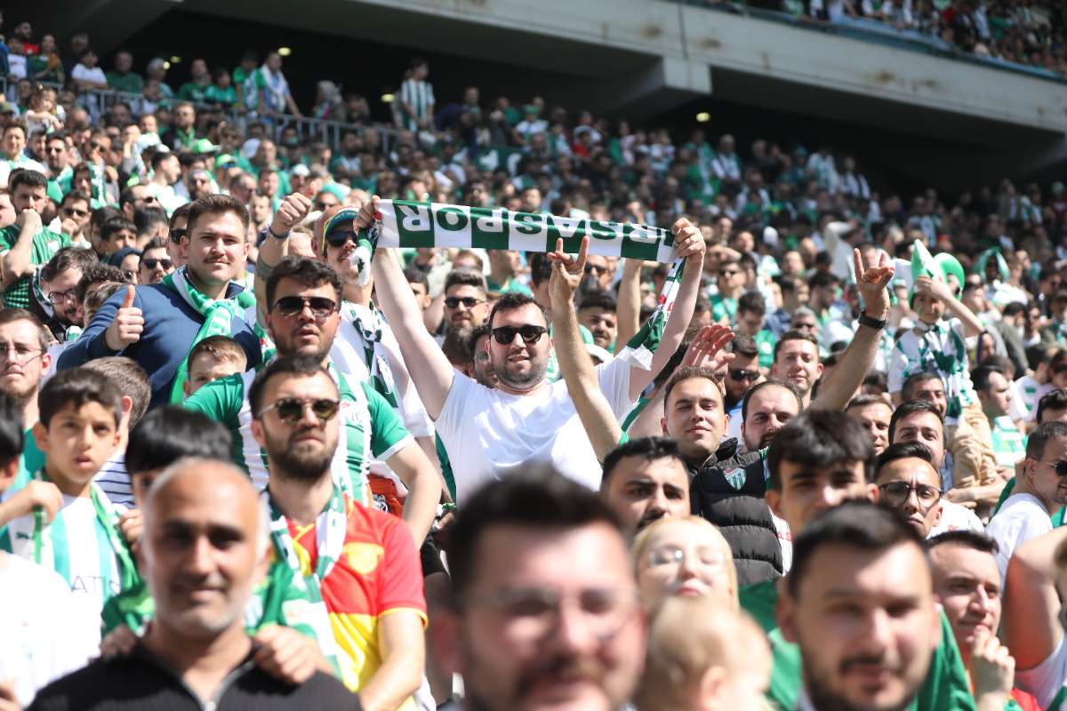 (FOTO GALERİ) BURSASPOR-BORNOVA FK TARAFTAR FOTOĞRAFLARI-2