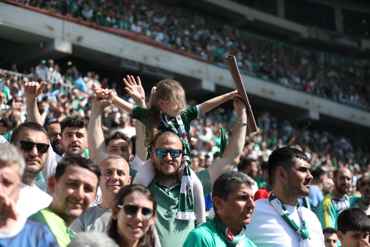 (FOTO GALERİ) BURSASPOR-BORNOVA FK TARAFTAR FOTOĞRAFLARI-2