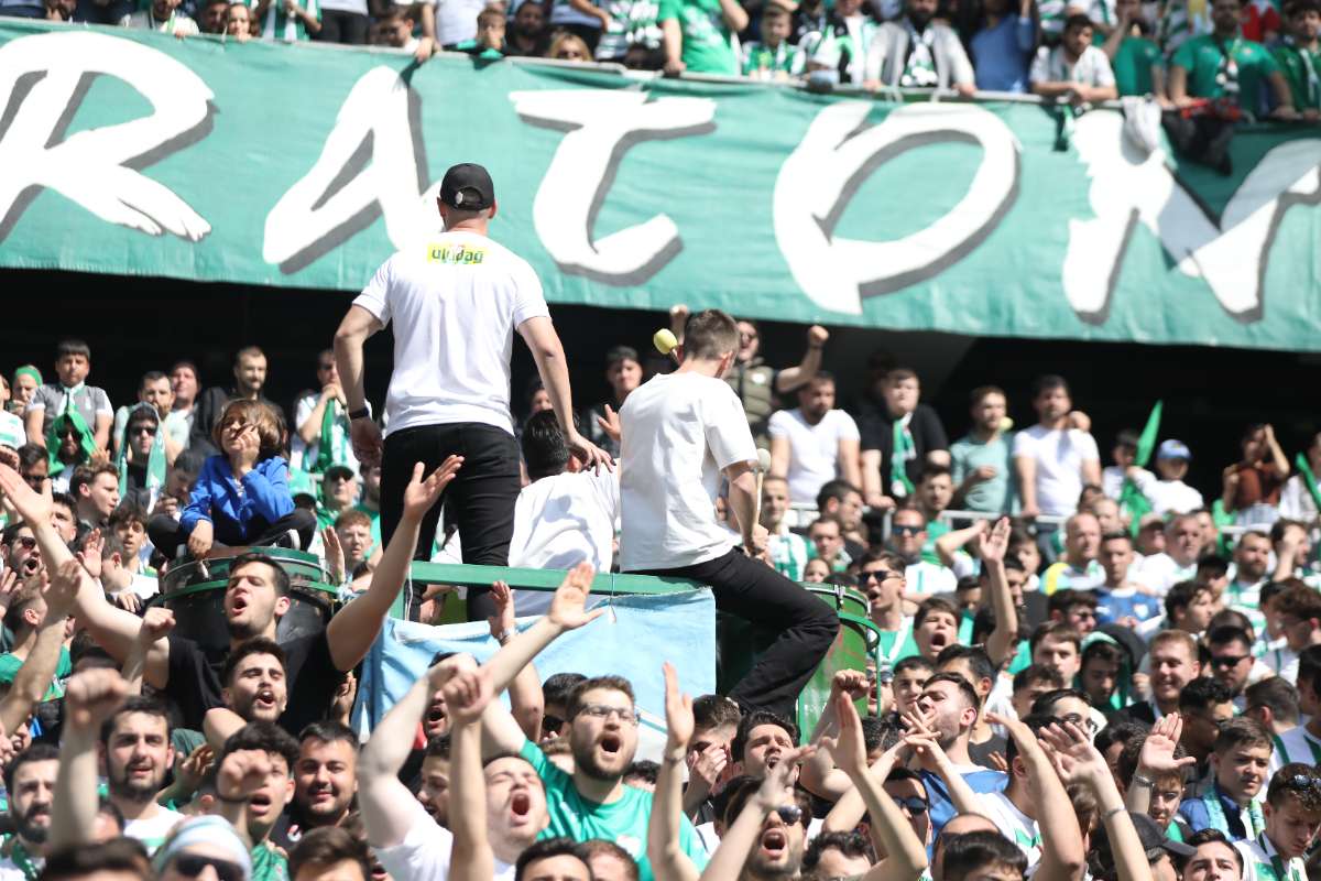 (FOTO GALERİ) BURSASPOR-BORNOVA FK TARAFTAR FOTOĞRAFLARI-2