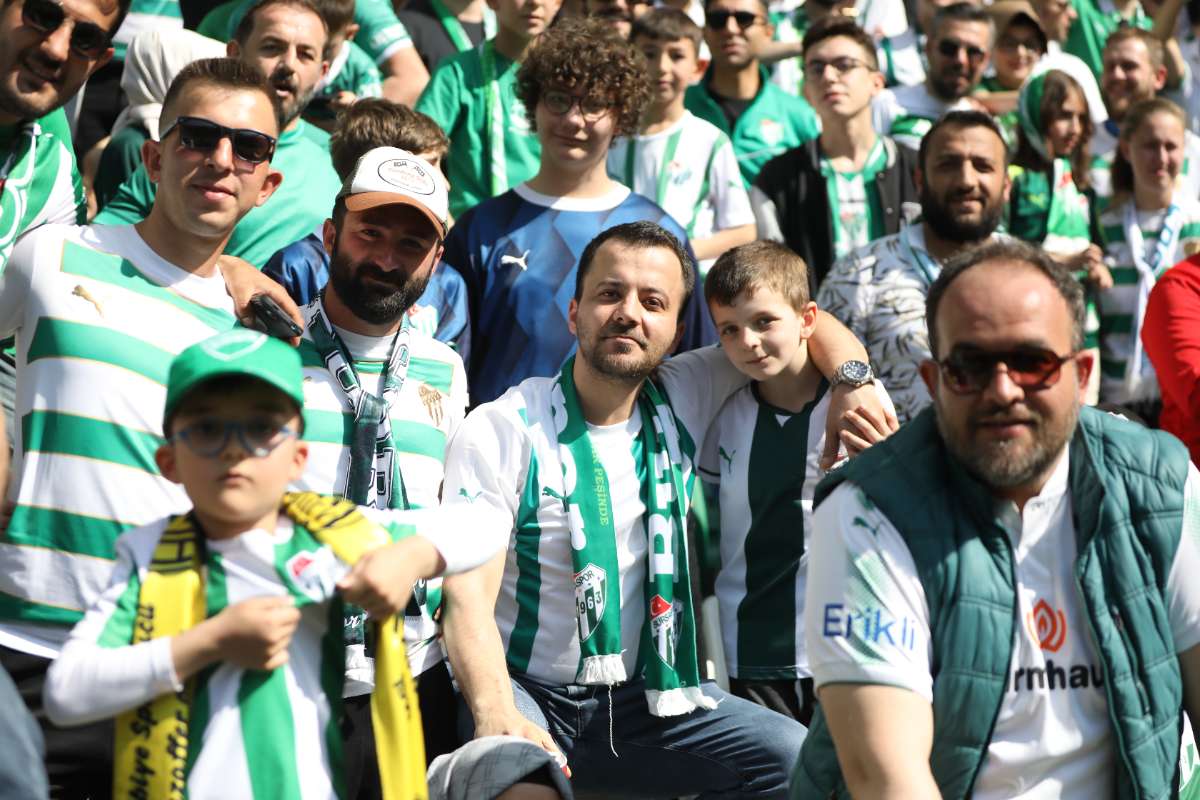 (FOTO GALERİ) BURSASPOR-BORNOVA FK TARAFTAR FOTOĞRAFLARI-2