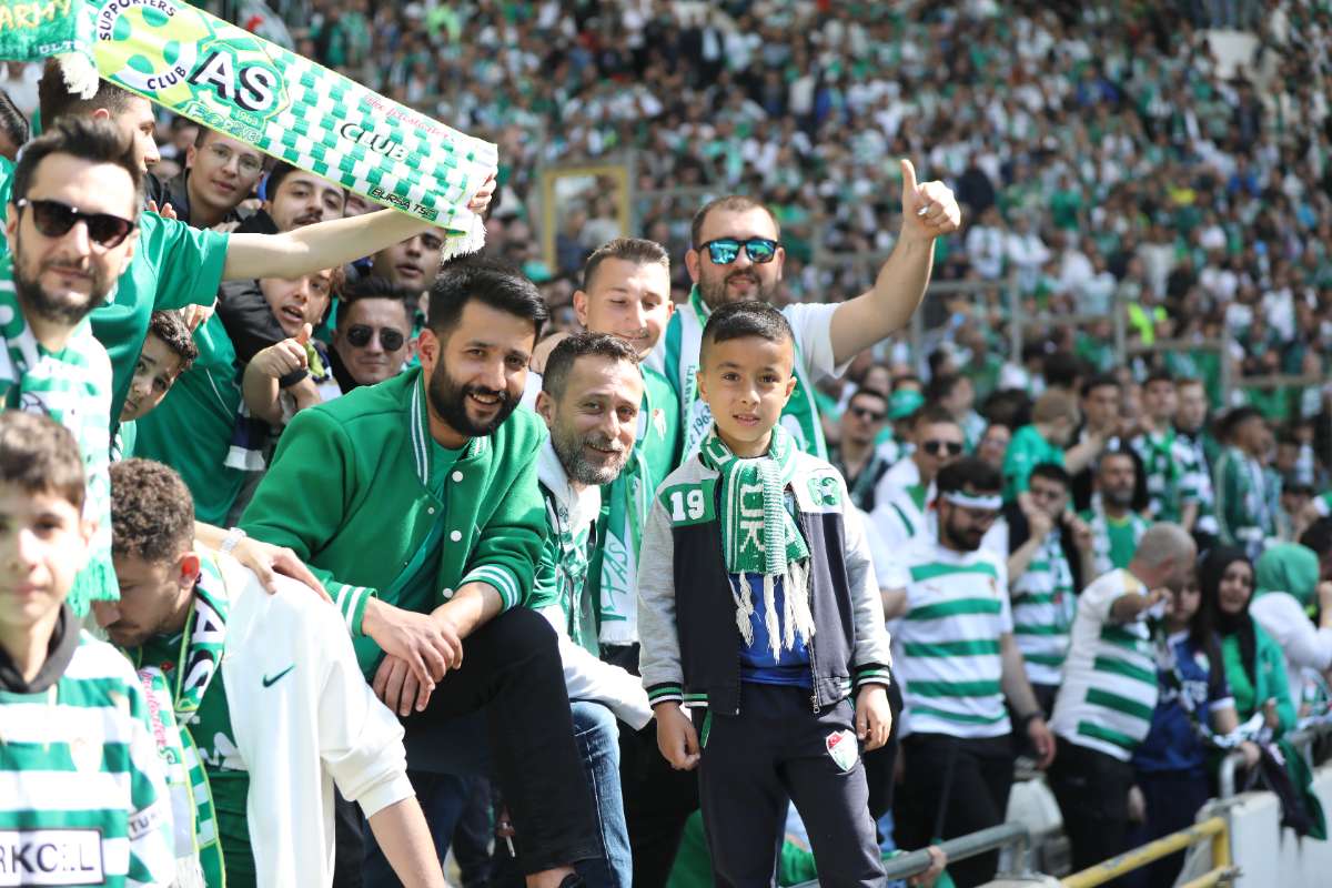(FOTO GALERİ) BURSASPOR-BORNOVA FK TARAFTAR FOTOĞRAFLARI-2