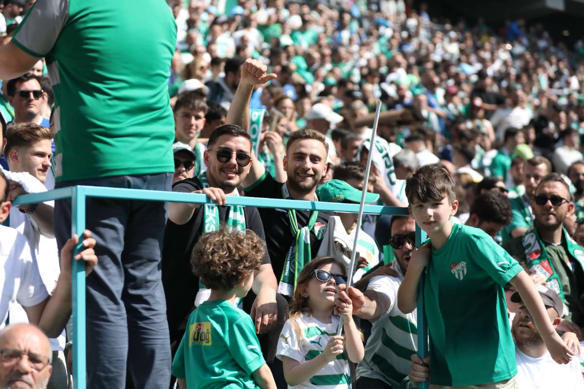 (FOTO GALERİ) BURSASPOR-BORNOVA FK TARAFTAR FOTOĞRAFLARI-2