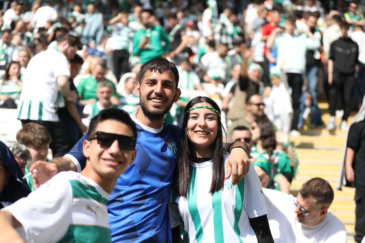 (FOTO GALERİ) BURSASPOR-BORNOVA FK TARAFTAR FOTOĞRAFLARI-2