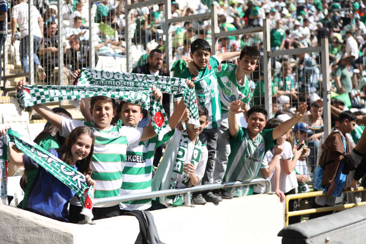 (FOTO GALERİ) BURSASPOR-BORNOVA FK TARAFTAR FOTOĞRAFLARI-2