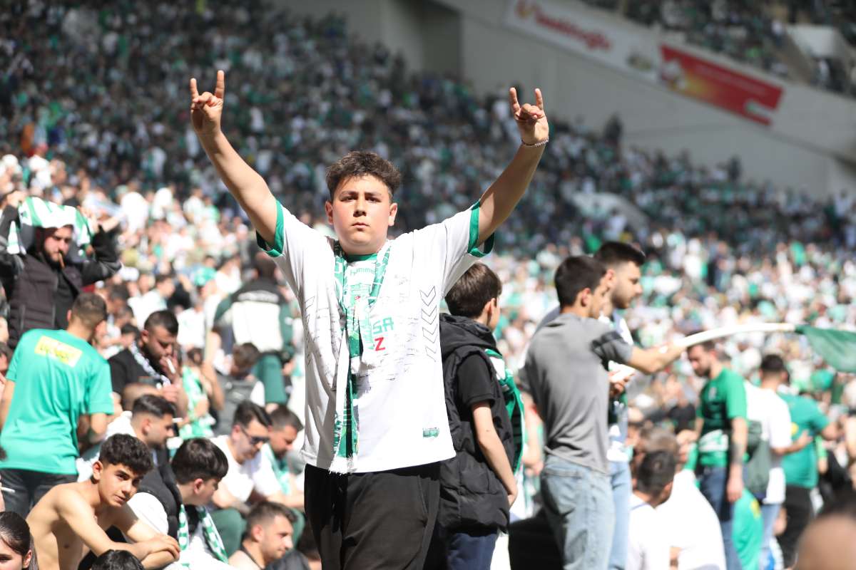 (FOTO GALERİ) BURSASPOR-BORNOVA FK TARAFTAR FOTOĞRAFLARI-2