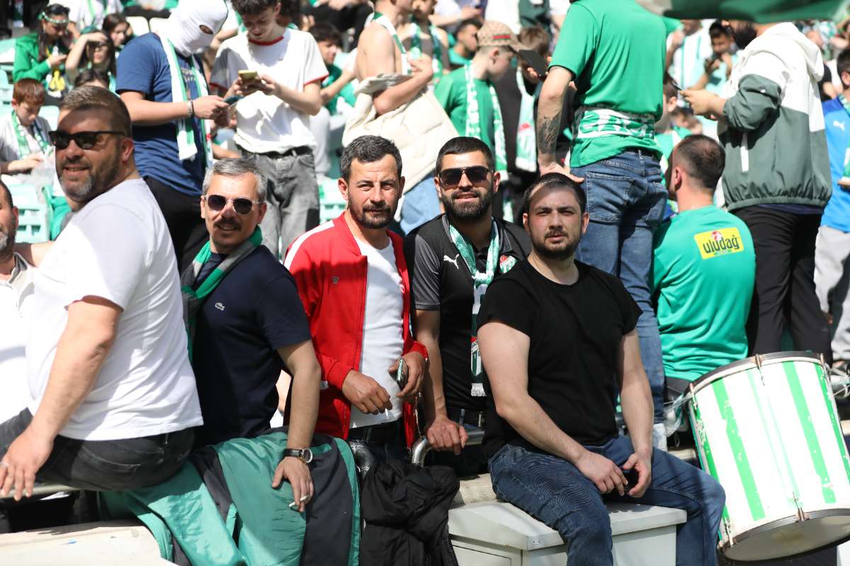 (FOTO GALERİ) BURSASPOR-BORNOVA FK TARAFTAR FOTOĞRAFLARI-2