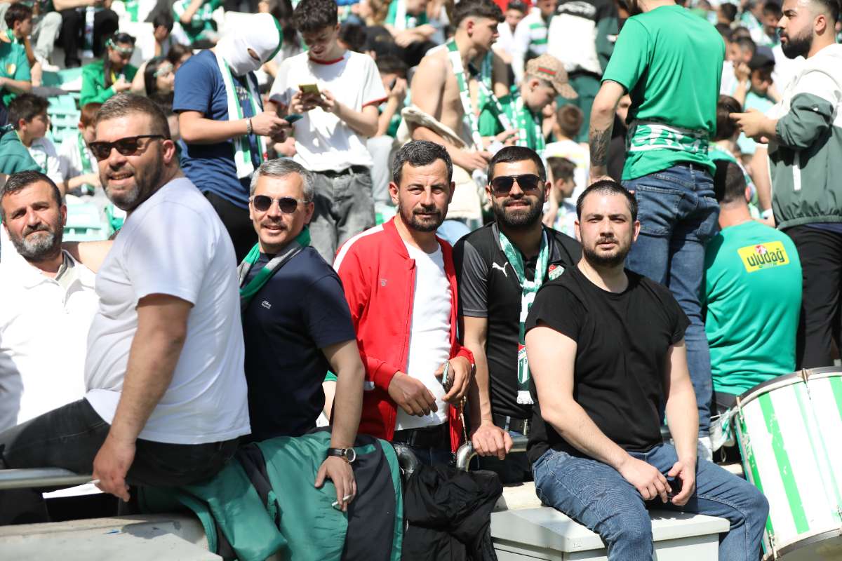(FOTO GALERİ) BURSASPOR-BORNOVA FK TARAFTAR FOTOĞRAFLARI-2