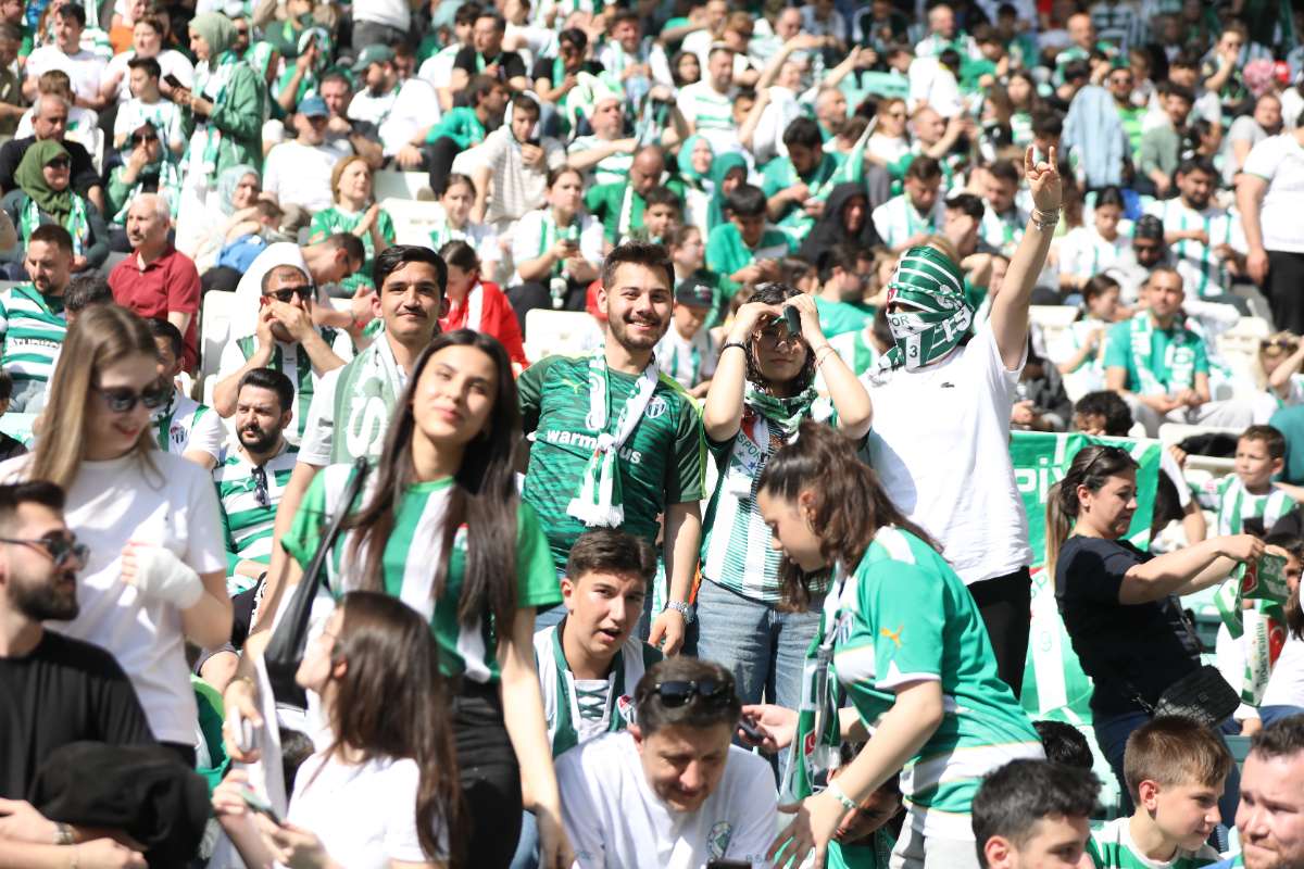(FOTO GALERİ) BURSASPOR-BORNOVA FK TARAFTAR FOTOĞRAFLARI-2