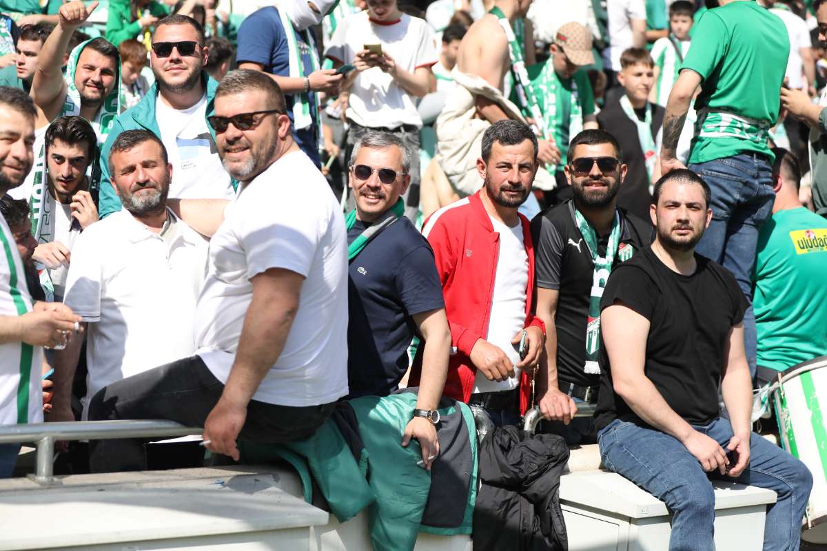 (FOTO GALERİ) BURSASPOR-BORNOVA FK TARAFTAR FOTOĞRAFLARI-2