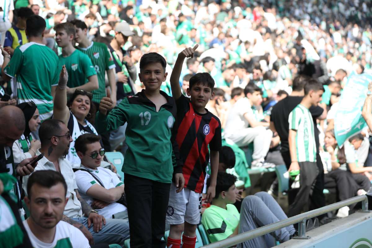 (FOTO GALERİ) BURSASPOR-BORNOVA FK TARAFTAR FOTOĞRAFLARI-2