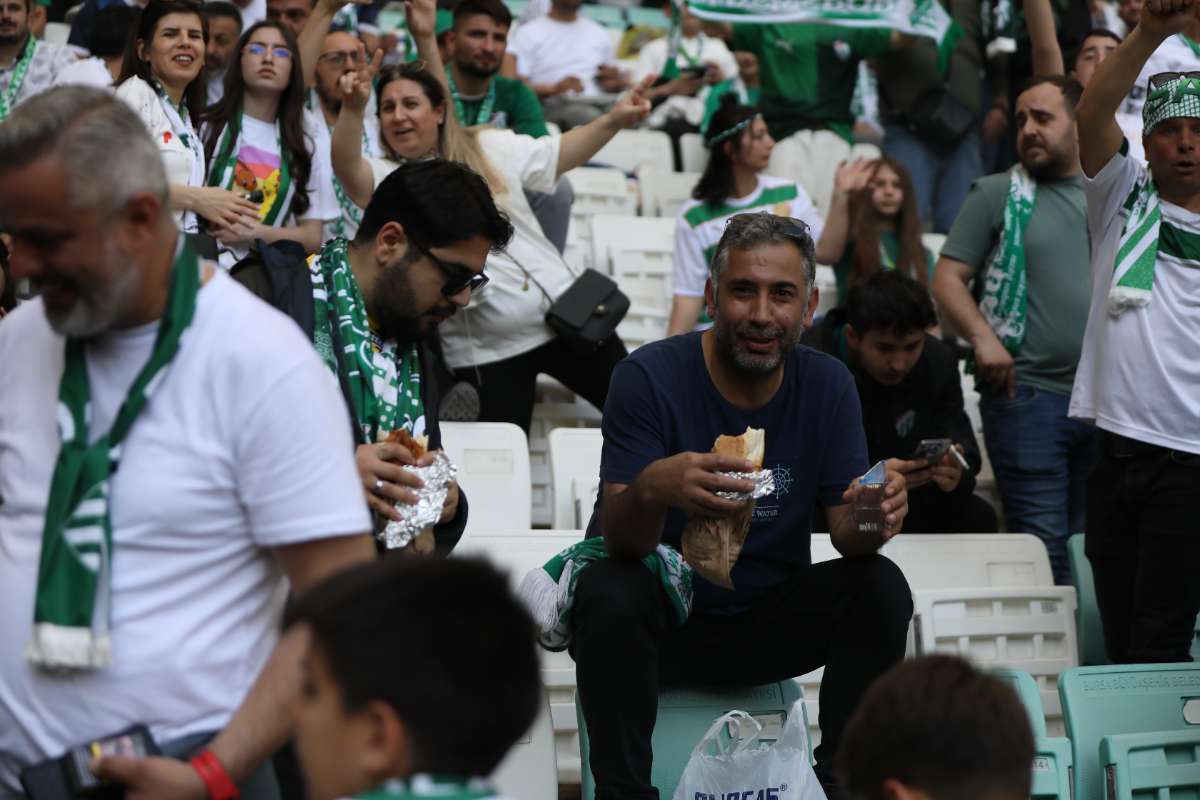 (FOTO GALERİ) BURSASPOR-BORNOVA FK TARAFTAR FOTOĞRAFLARI-2