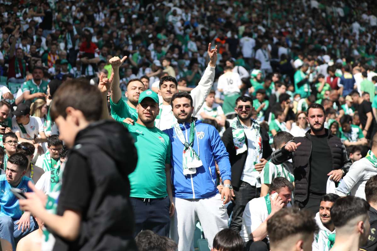 (FOTO GALERİ) BURSASPOR-BORNOVA FK TARAFTAR FOTOĞRAFLARI-2