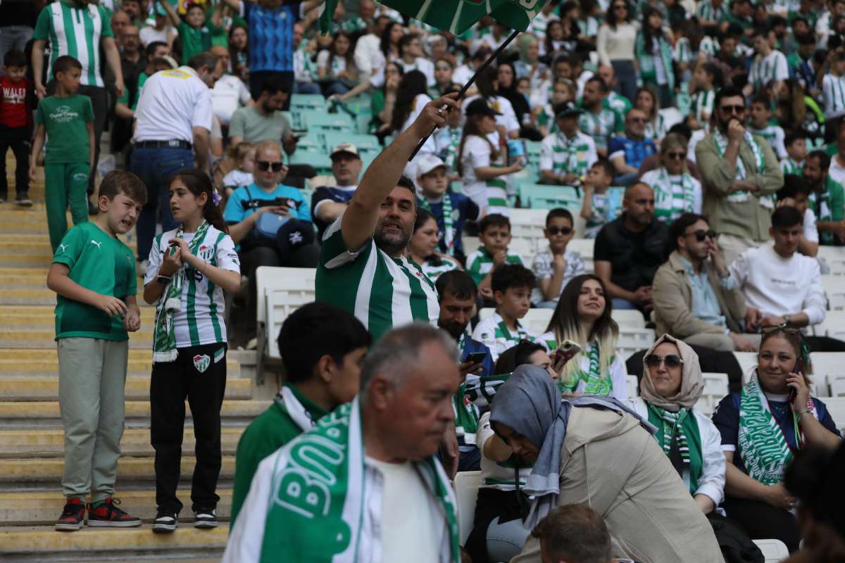(FOTO GALERİ) BURSASPOR-BORNOVA FK TARAFTAR FOTOĞRAFLARI-2