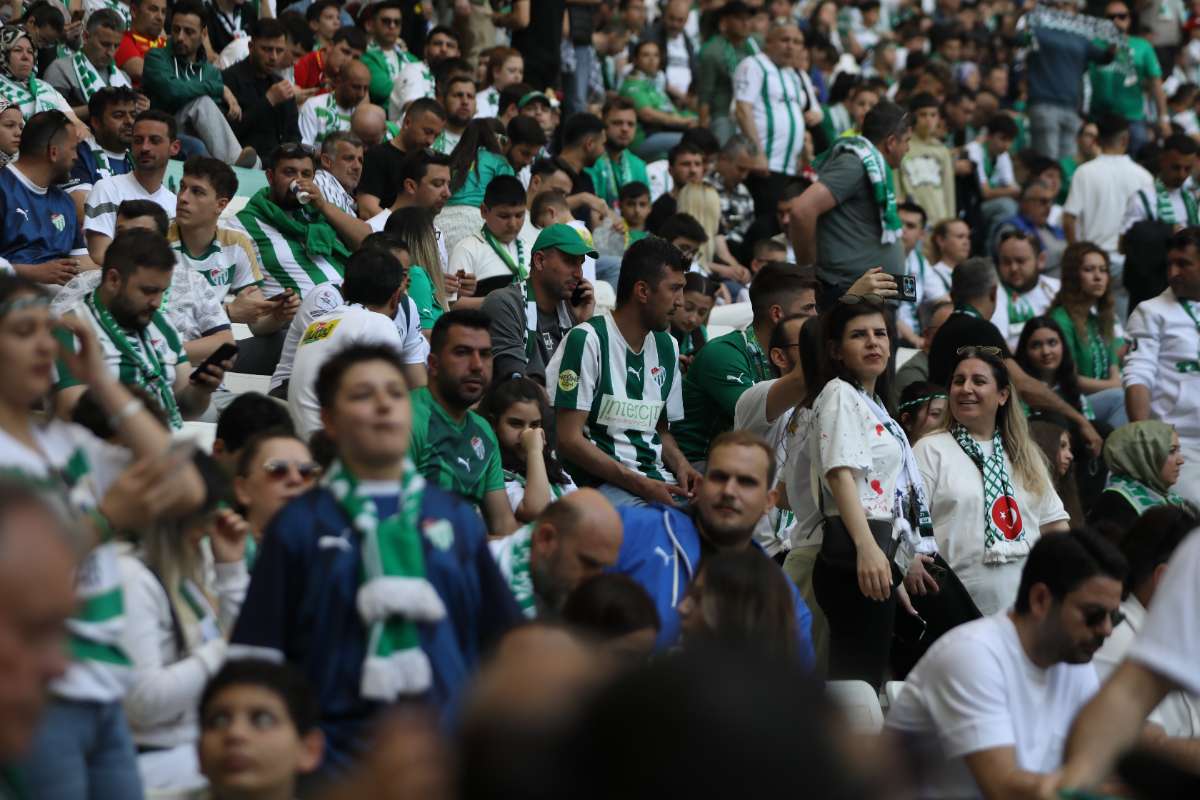 (FOTO GALERİ) BURSASPOR-BORNOVA FK TARAFTAR FOTOĞRAFLARI-2