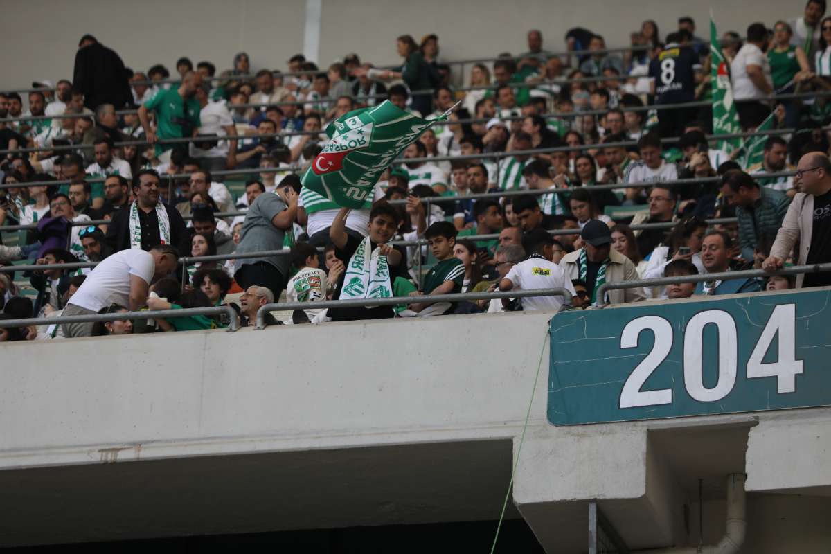 (FOTO GALERİ) BURSASPOR-BORNOVA FK TARAFTAR FOTOĞRAFLARI-2
