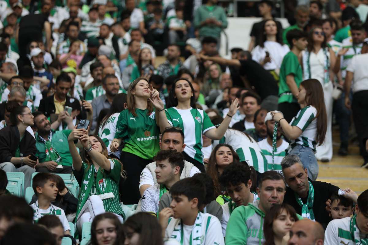 (FOTO GALERİ) BURSASPOR-BORNOVA FK TARAFTAR FOTOĞRAFLARI-2