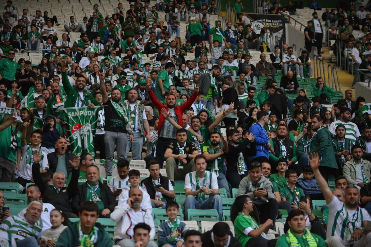 (FOTO GALERİ) BURSASPOR-BORNOVA FK TARAFTAR FOTOĞRAFLARI-3