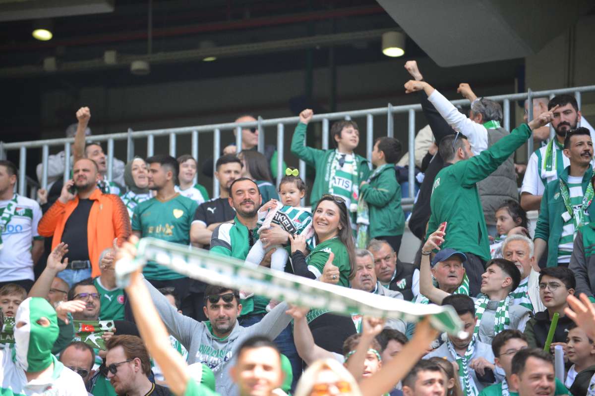 (FOTO GALERİ) BURSASPOR-BORNOVA FK TARAFTAR FOTOĞRAFLARI-3