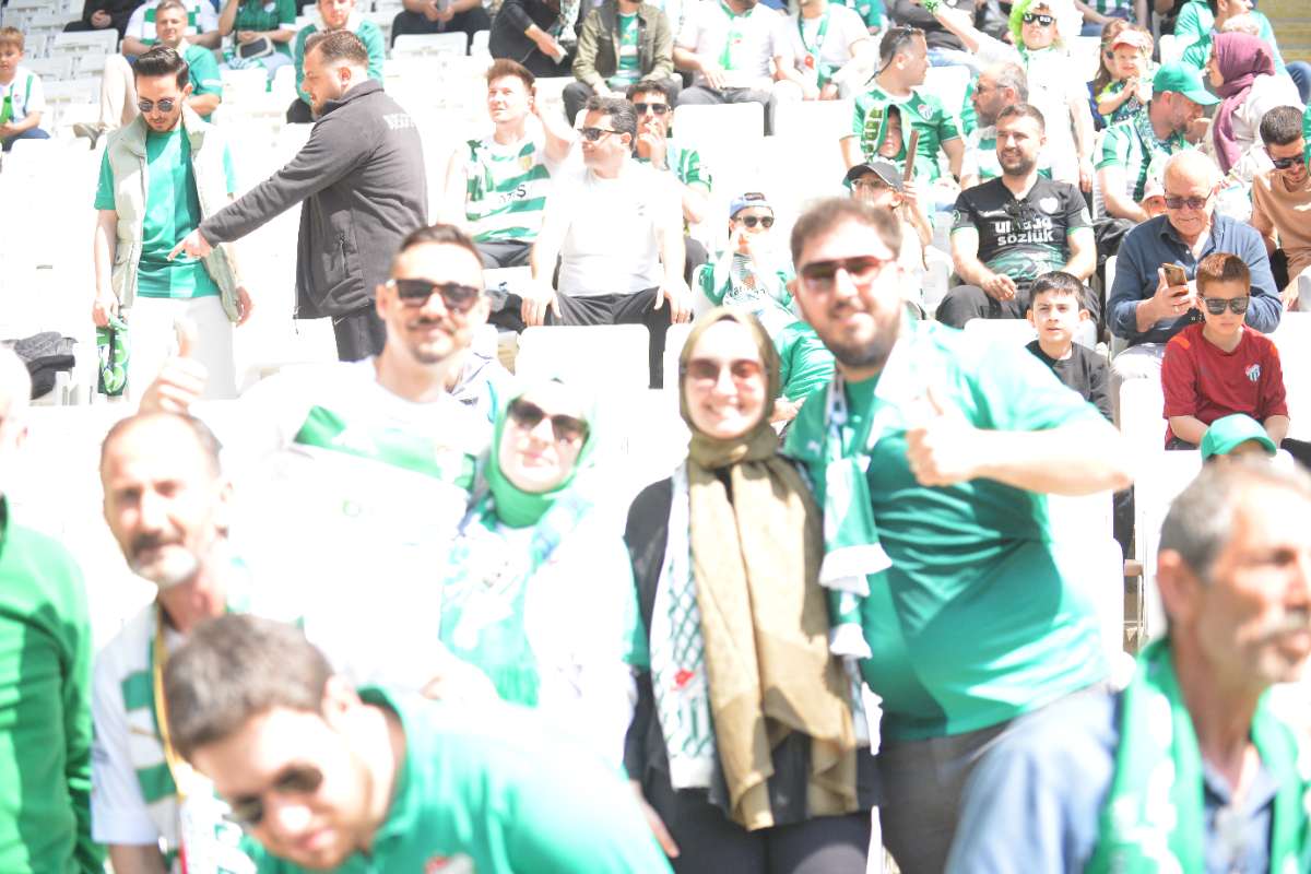 (FOTO GALERİ) BURSASPOR-BORNOVA FK TARAFTAR FOTOĞRAFLARI-3