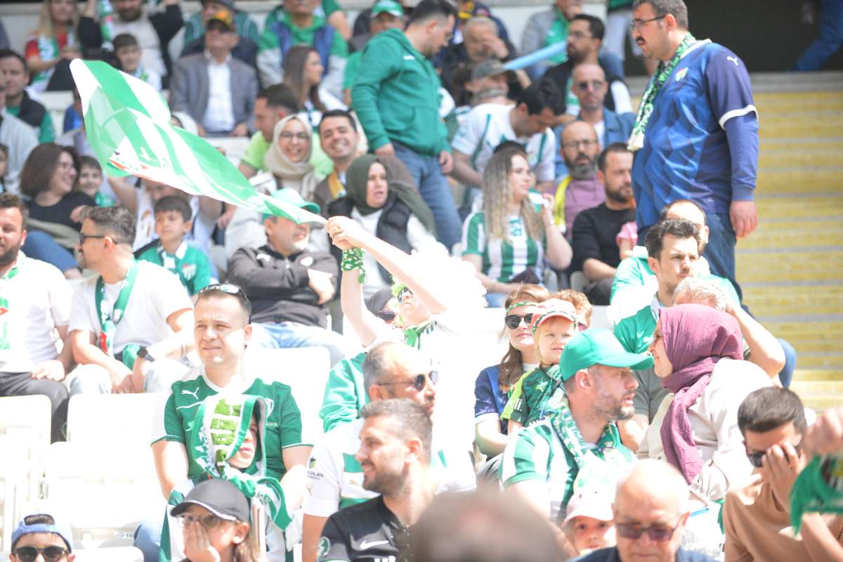 (FOTO GALERİ) BURSASPOR-BORNOVA FK TARAFTAR FOTOĞRAFLARI-3