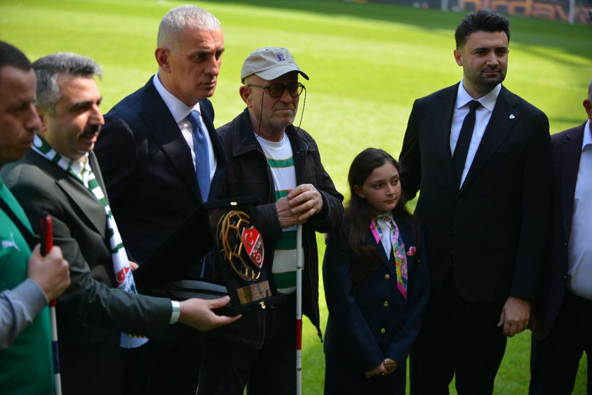 (FOTO GALERİ) BURSASPOR-BORNOVA FK TARAFTAR FOTOĞRAFLARI-3