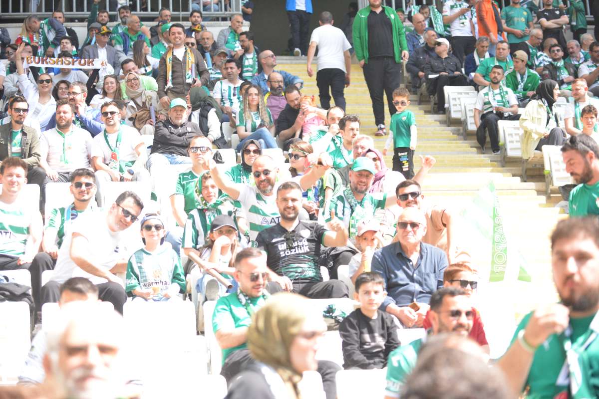(FOTO GALERİ) BURSASPOR-BORNOVA FK TARAFTAR FOTOĞRAFLARI-3